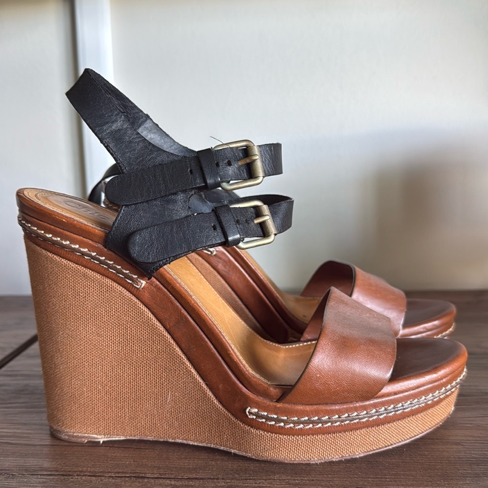 Chloe Wedge in Black and Brown